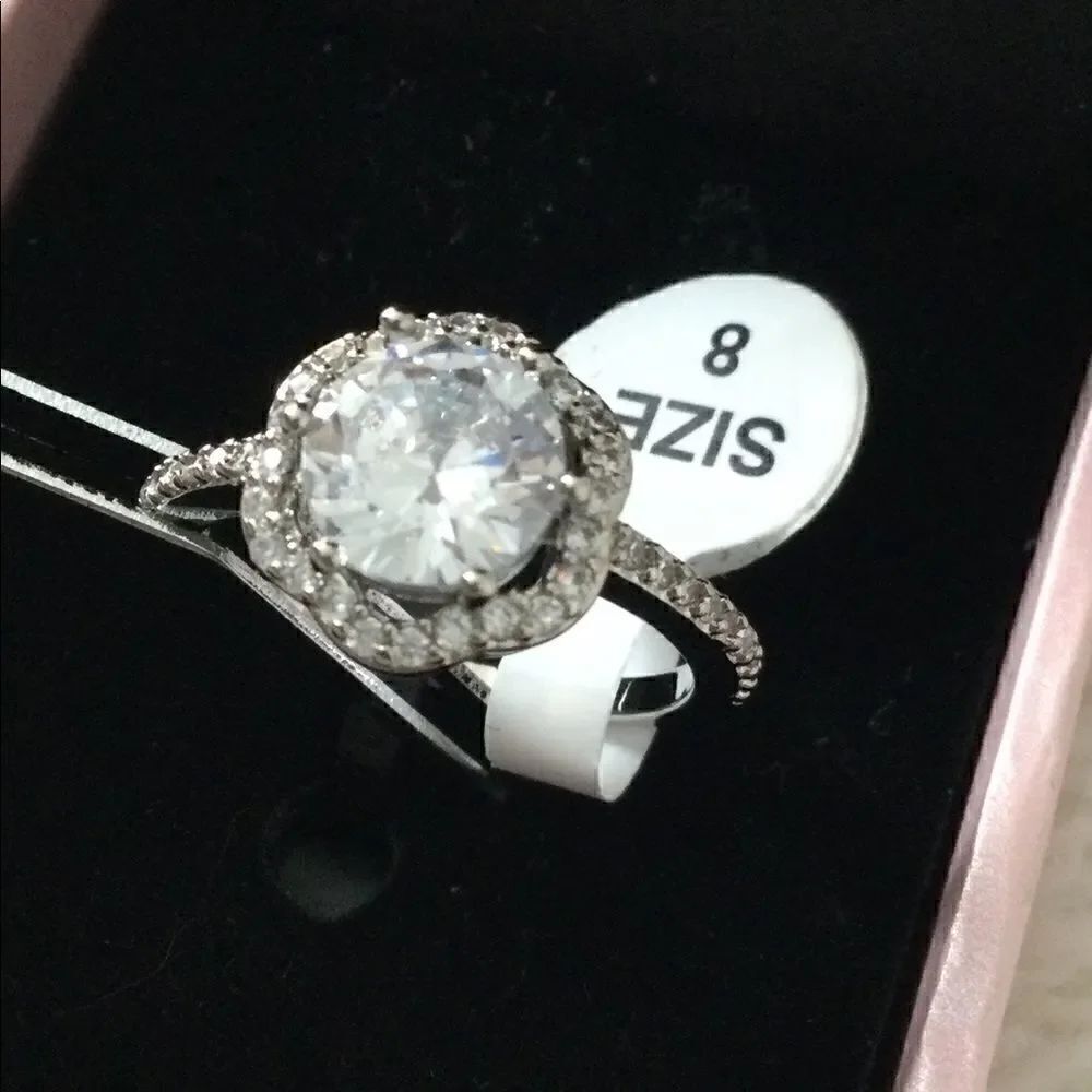 NWT Peermont Sz 8 round “Diamond” ring, silvertone
